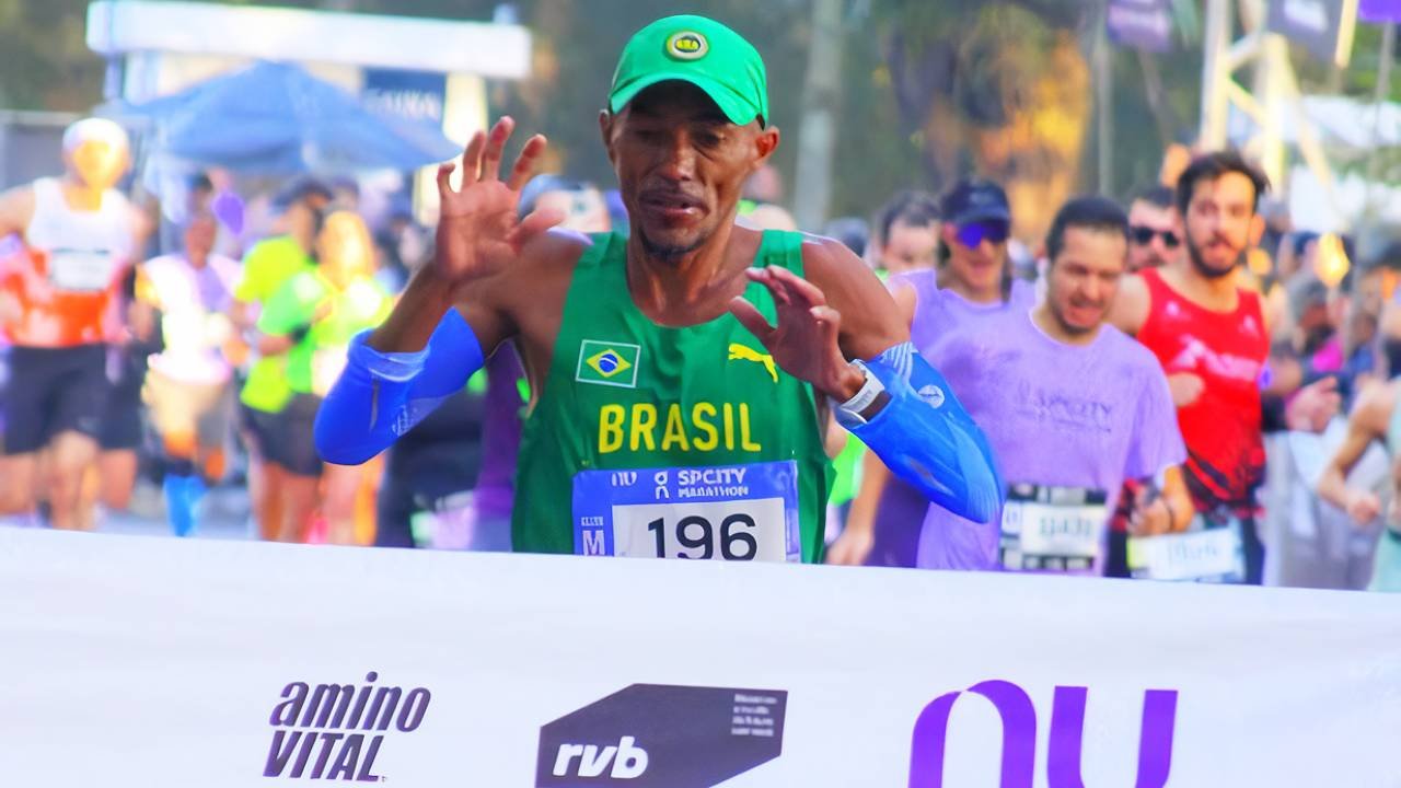 Justino Pedro e Mirela Saturnino, da APA Petrolina, são vice-campeões pan-americanos de maratona